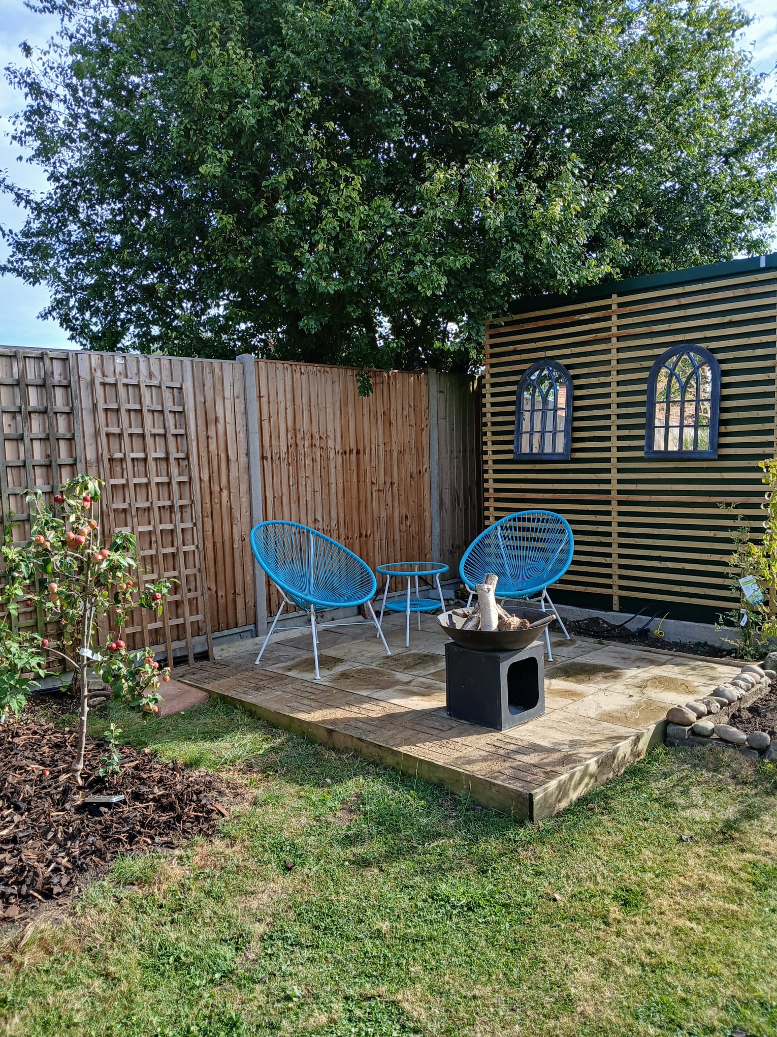 Garden office screen & new patio